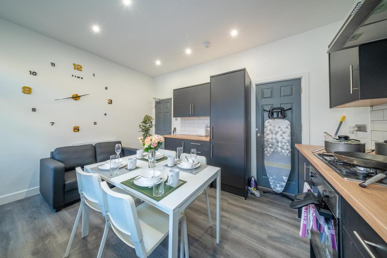 Homestay *rb12s* For Your Relaxed & Cosy + Free Parking + Free Fast Wifi *