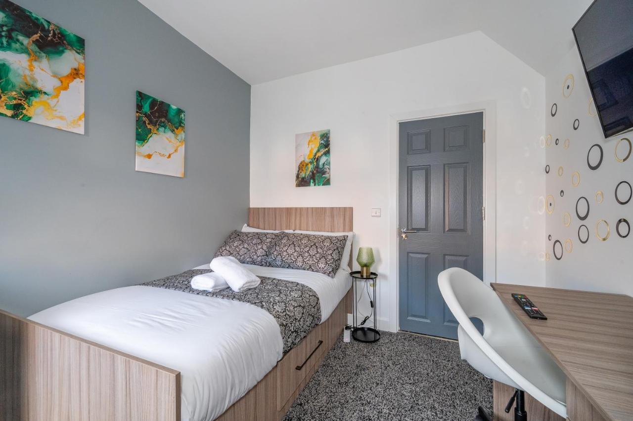 Homestay *rb12s* For Your Relaxed & Cosy + Free Parking + Free Fast Wifi *